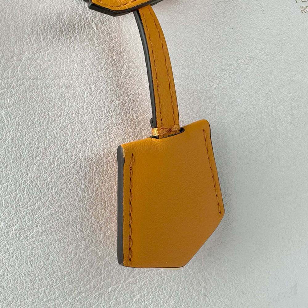 FENDI Brown Leather Shoulder Bag - Picture 13 of 15